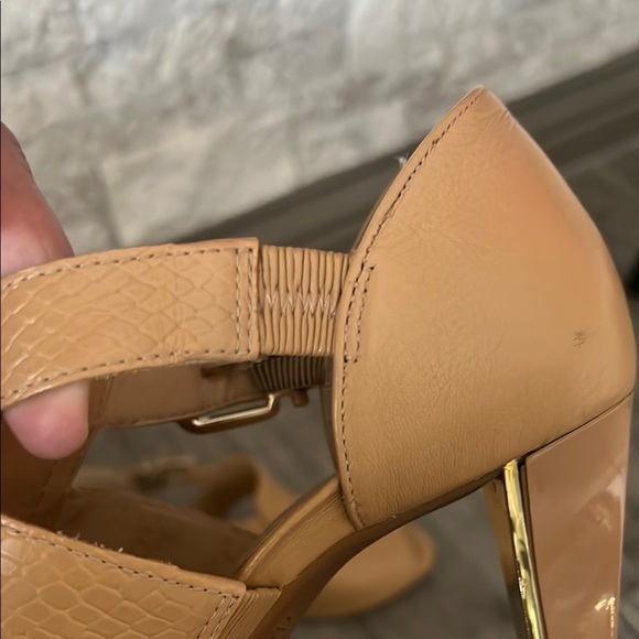 Nurture by Lamaze Tan heels  with Adjustable Strap size 6 1/2 - Picture 9 of 12